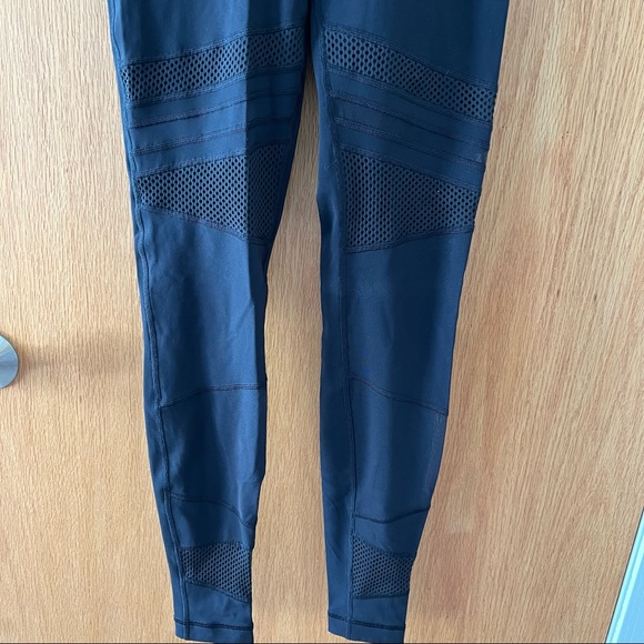 Lululemon Wunder under with mesh - Picture 2 of 3